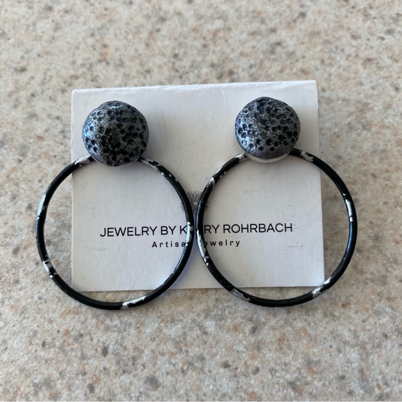 Earrings by Kerry Rohrbach - Picture 1 of 4